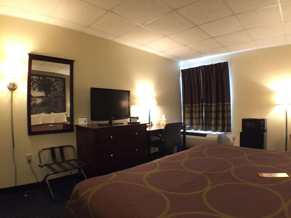 Super 8 By Wyndham Liverpool/Syracuse North Airport Esterno foto