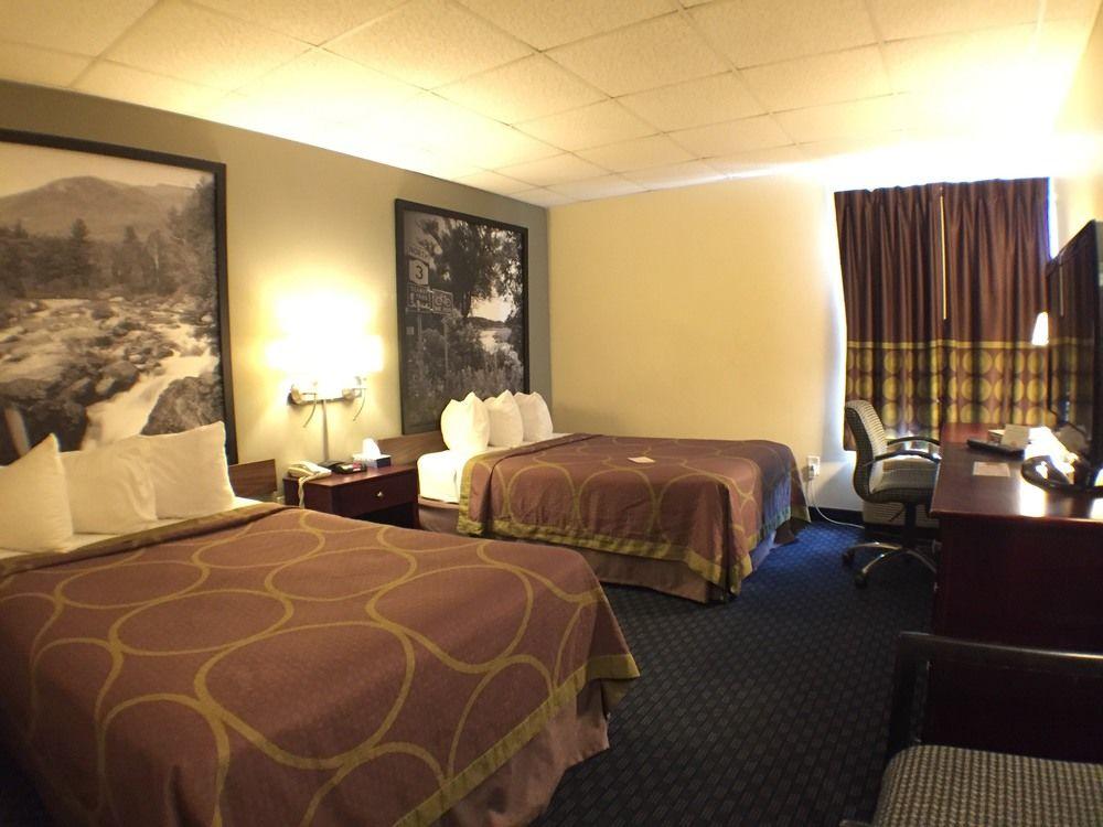 Super 8 By Wyndham Liverpool/Syracuse North Airport Esterno foto