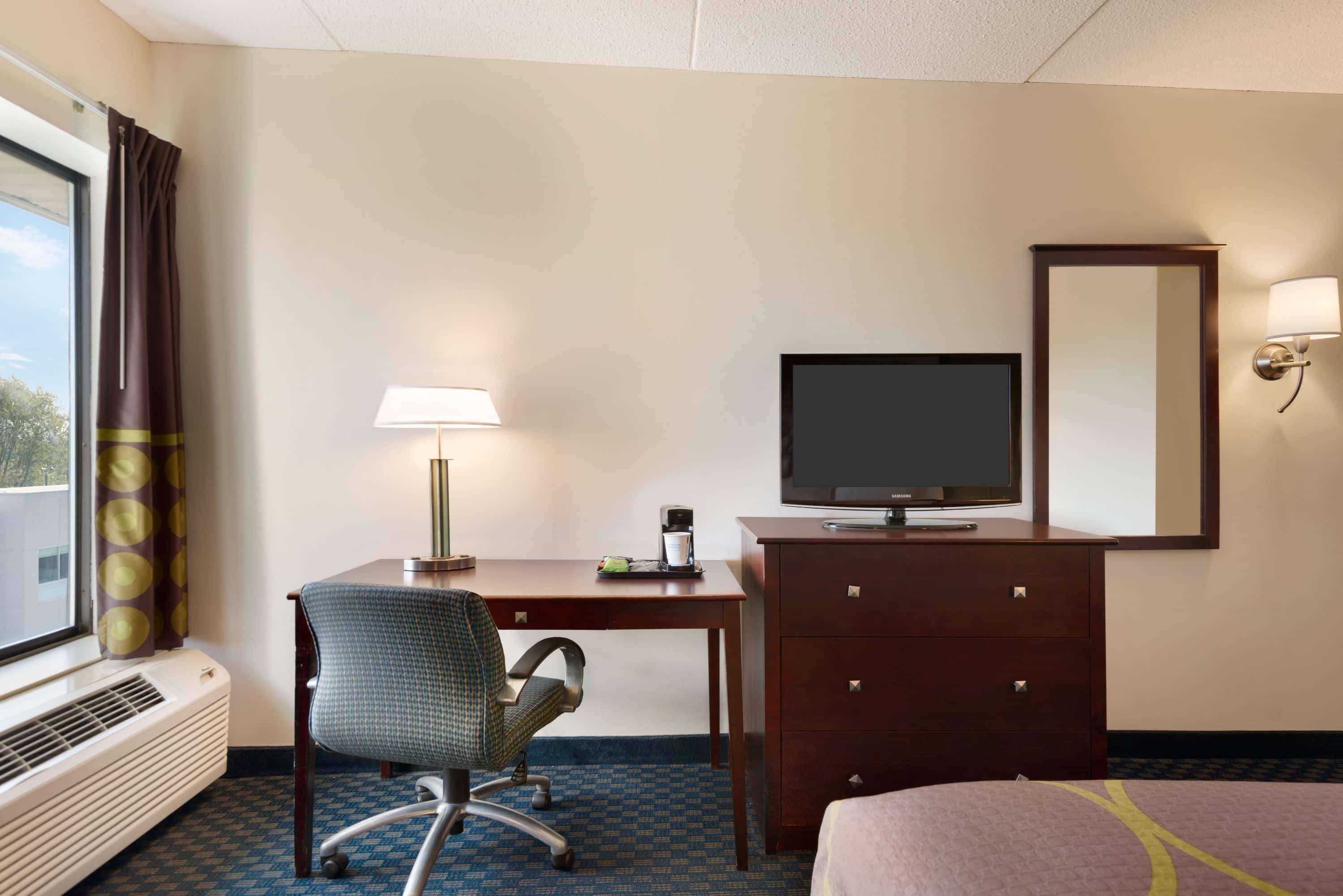Super 8 By Wyndham Liverpool/Syracuse North Airport Esterno foto