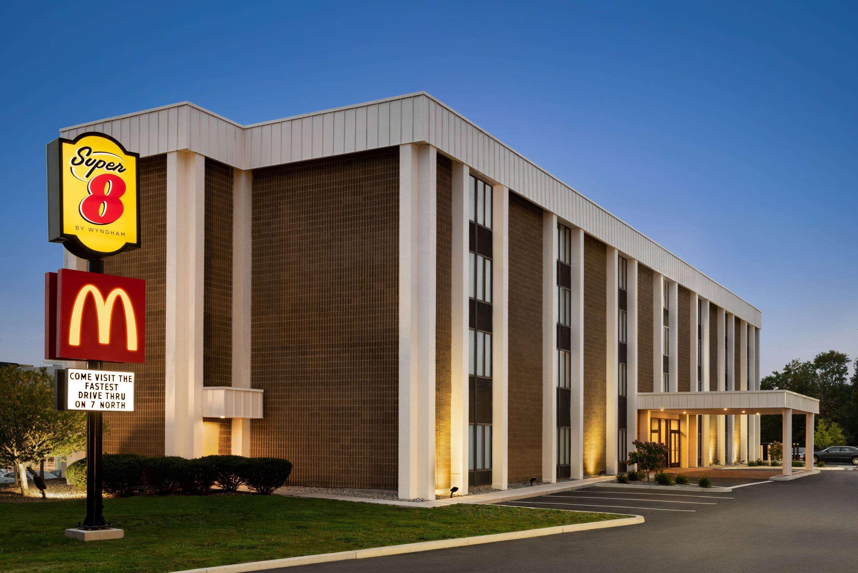 Super 8 By Wyndham Liverpool/Syracuse North Airport Esterno foto