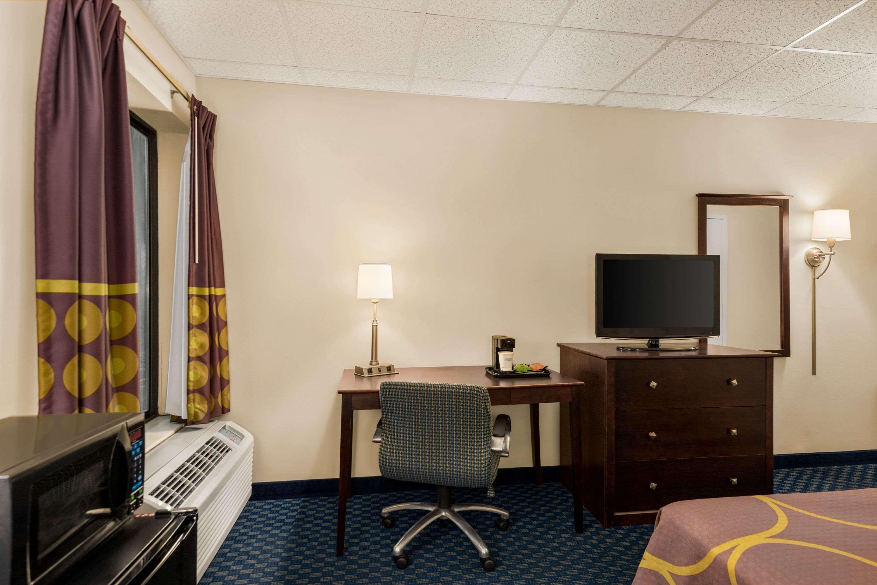 Super 8 By Wyndham Liverpool/Syracuse North Airport Esterno foto